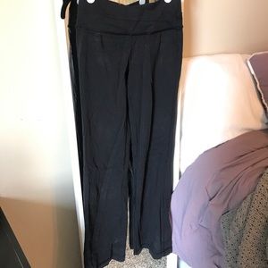 Black lulu lemon yoga pants
